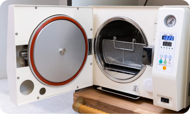 写真：オートクレーブ 高圧蒸気滅菌機