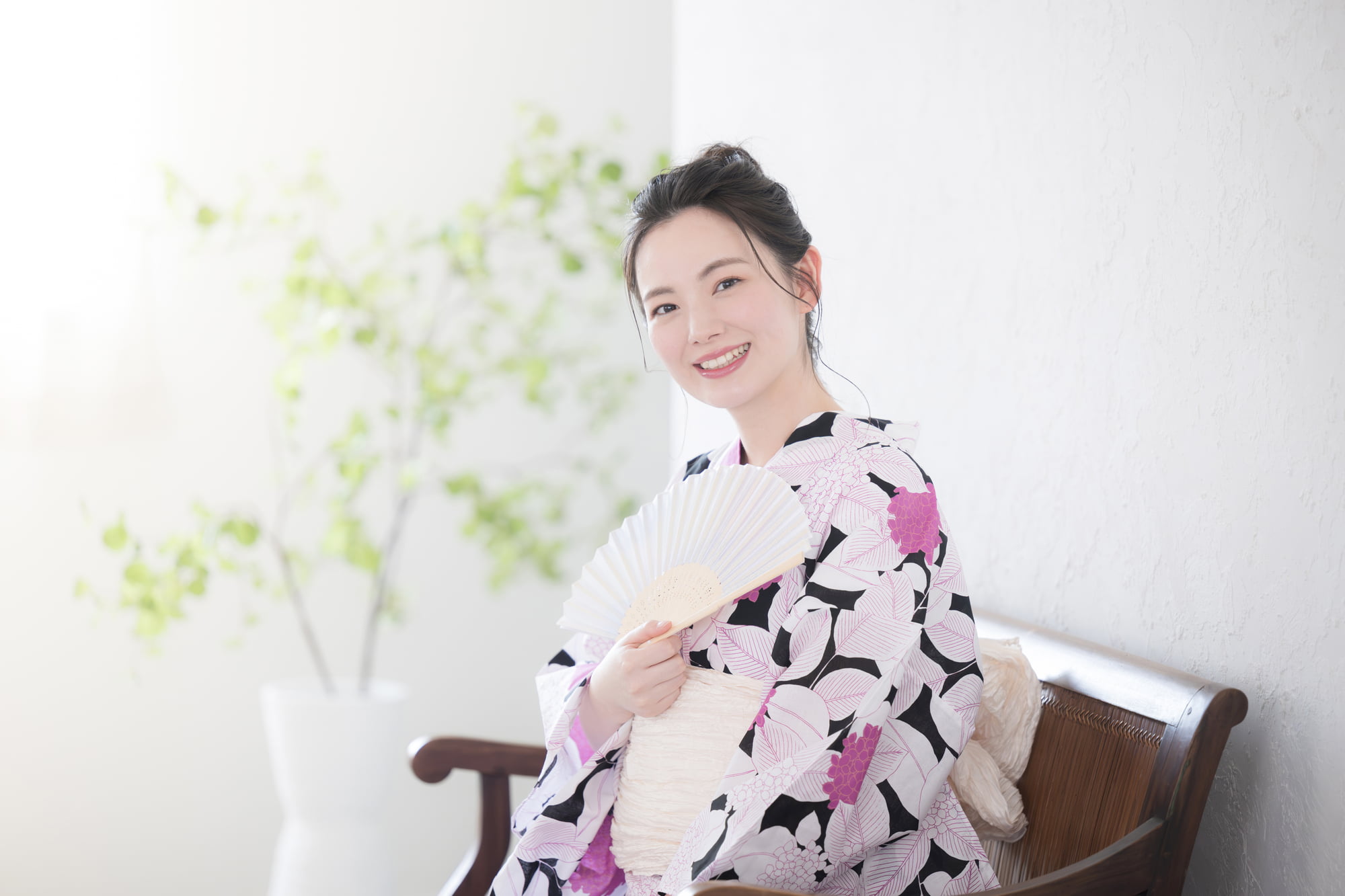 放置した虫歯を治療して笑顔の女性