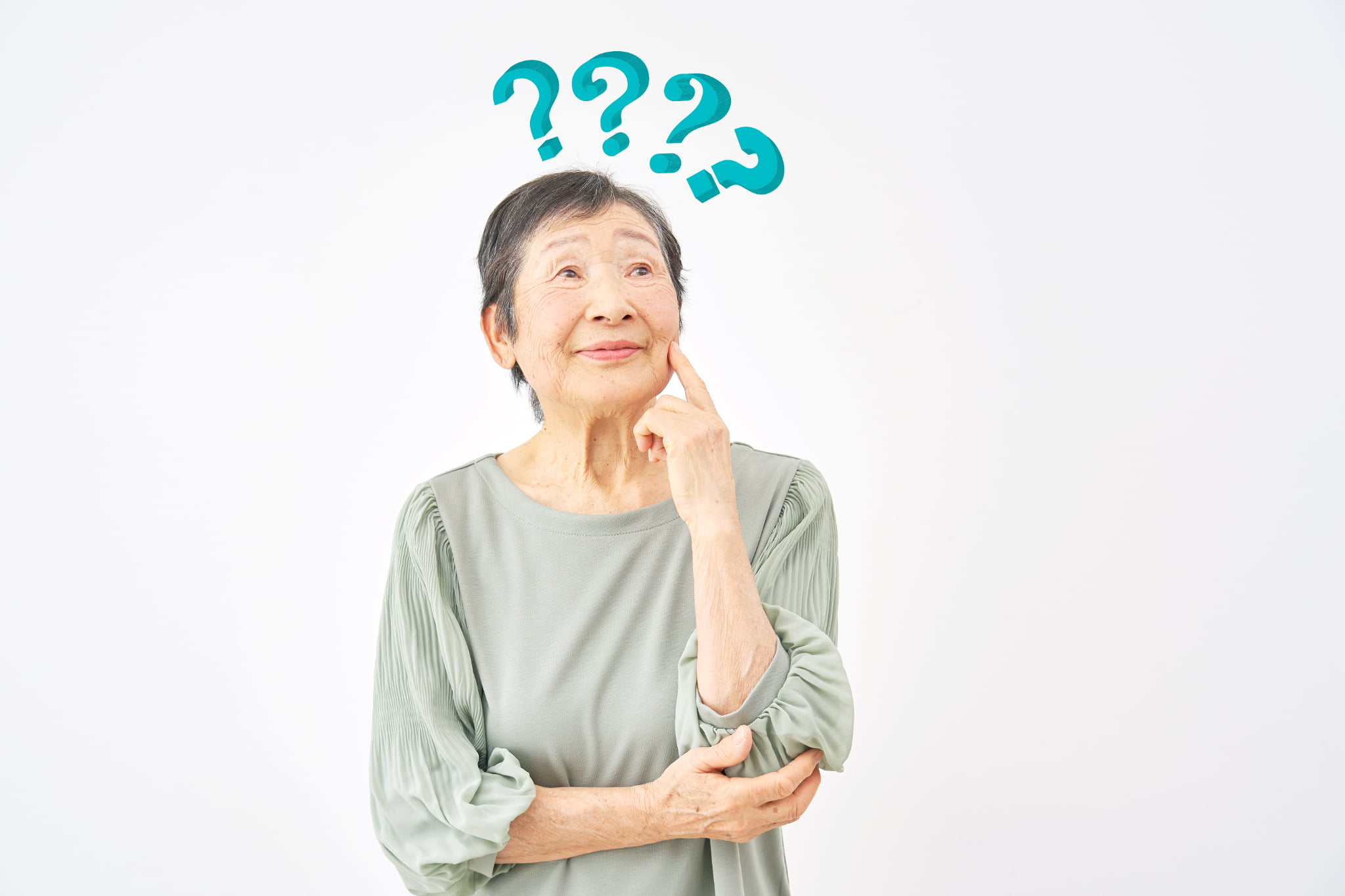 インプラント治療に年齢制限はあるか考える女性