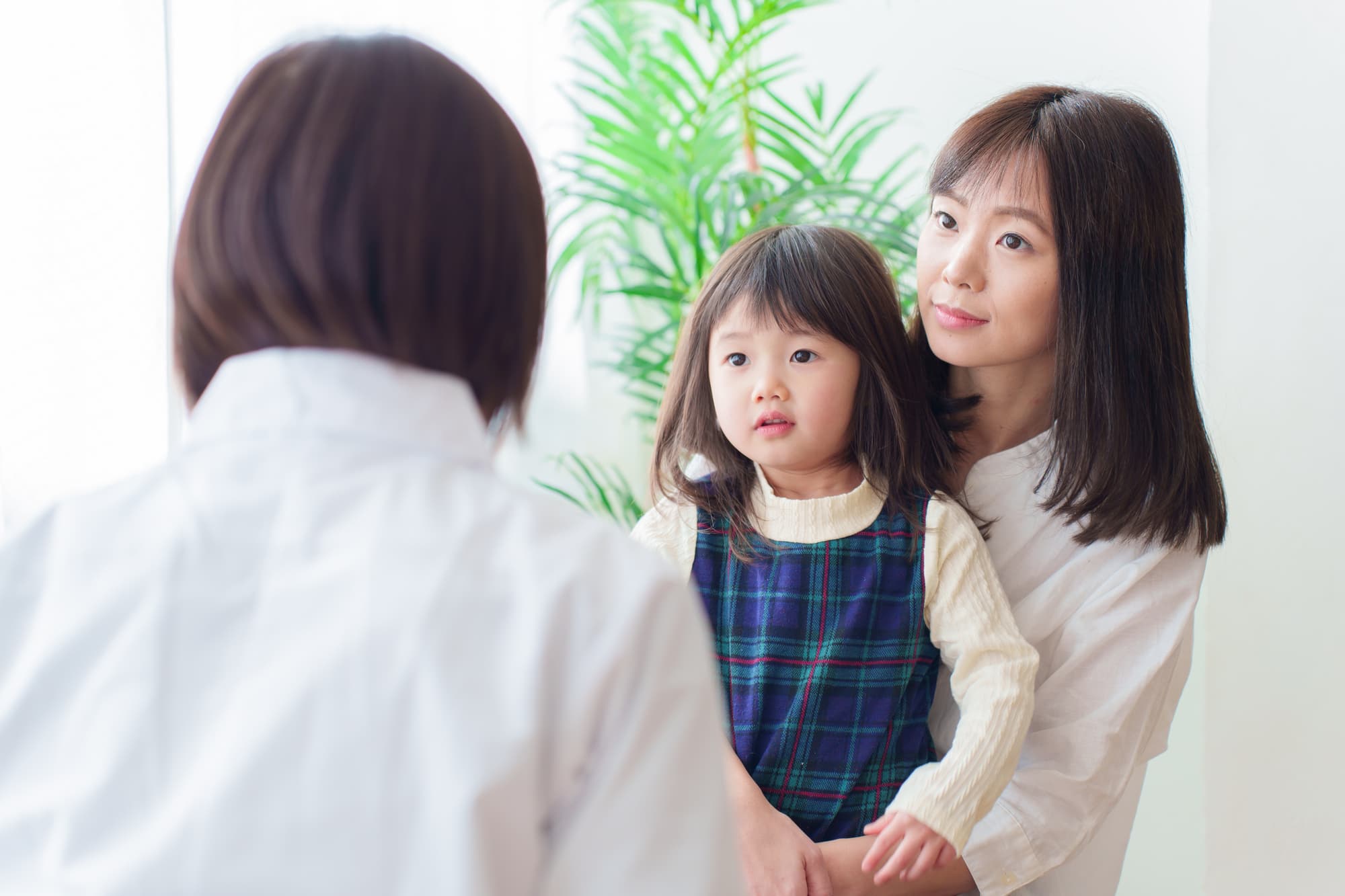 口呼吸の相談に歯科医院を訪れた親子