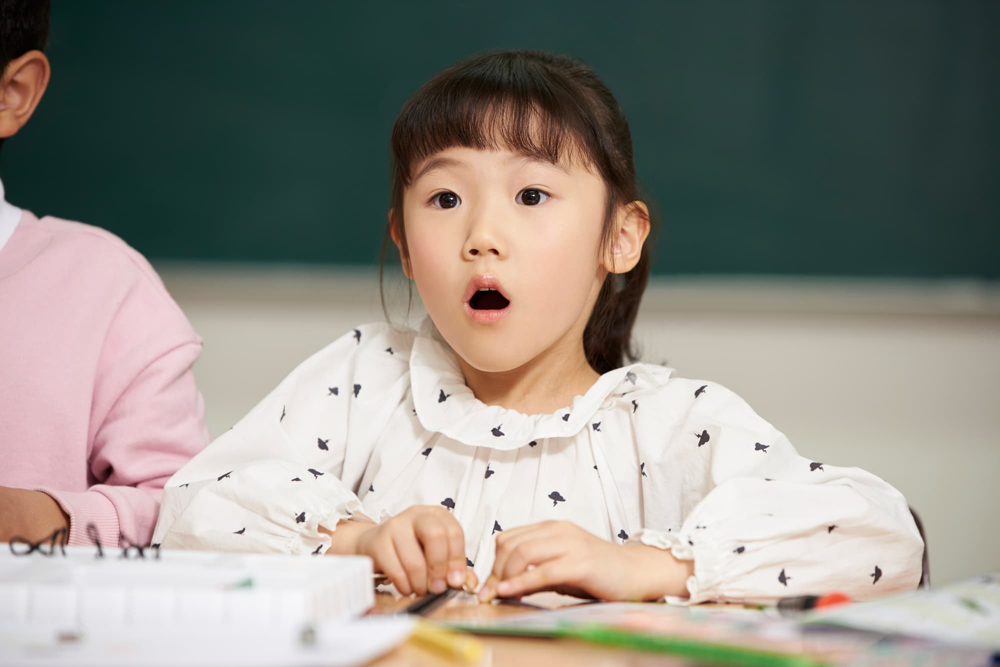 口呼吸をする女の子