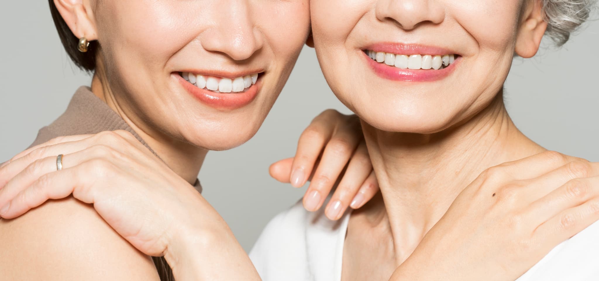 審美歯科で前歯を美しくした女性たち