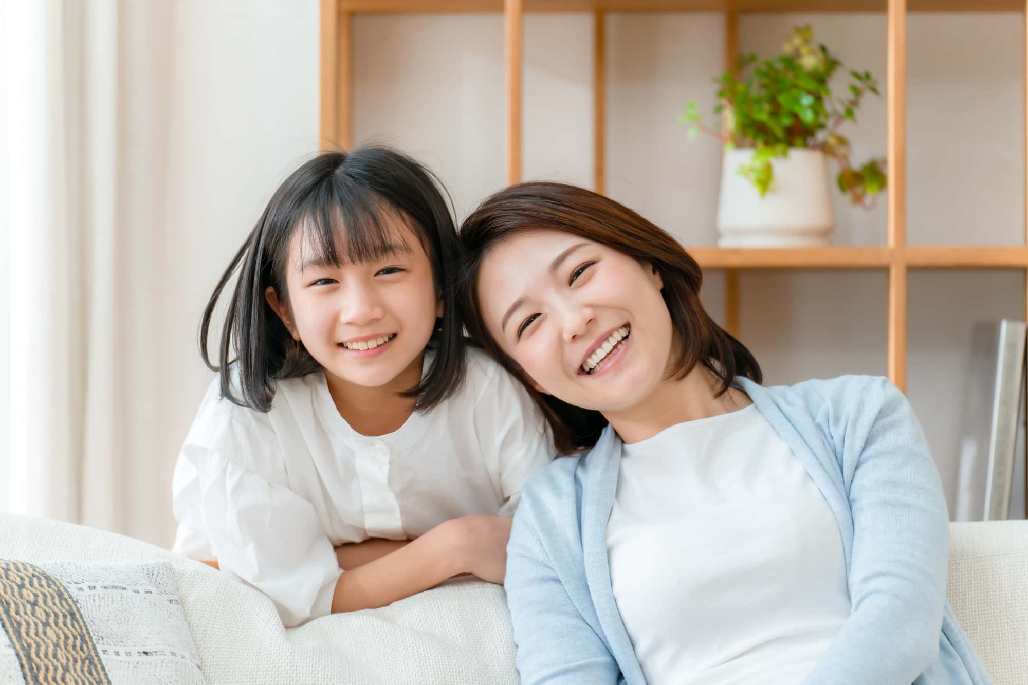 笑顔の母と娘