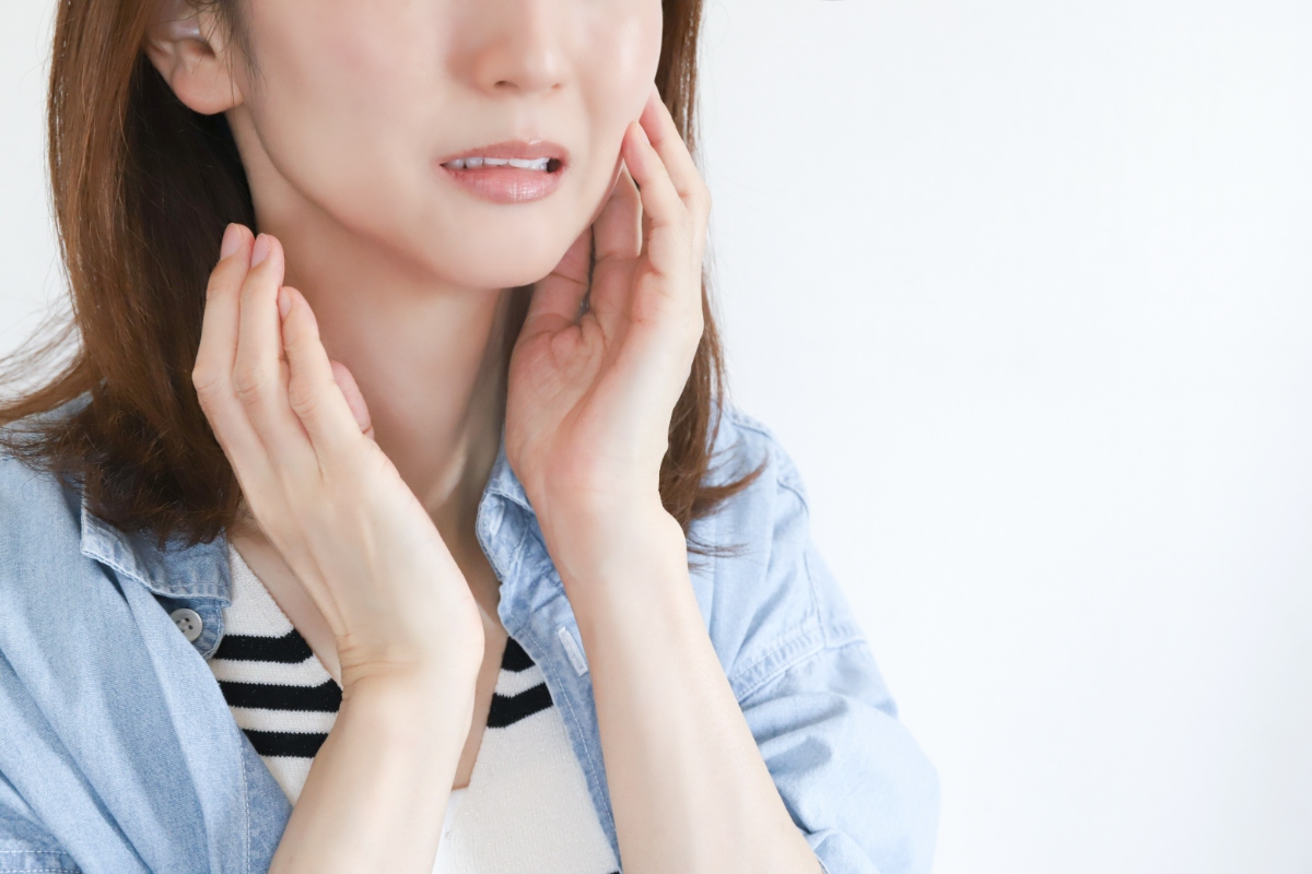 顎関節症の女性