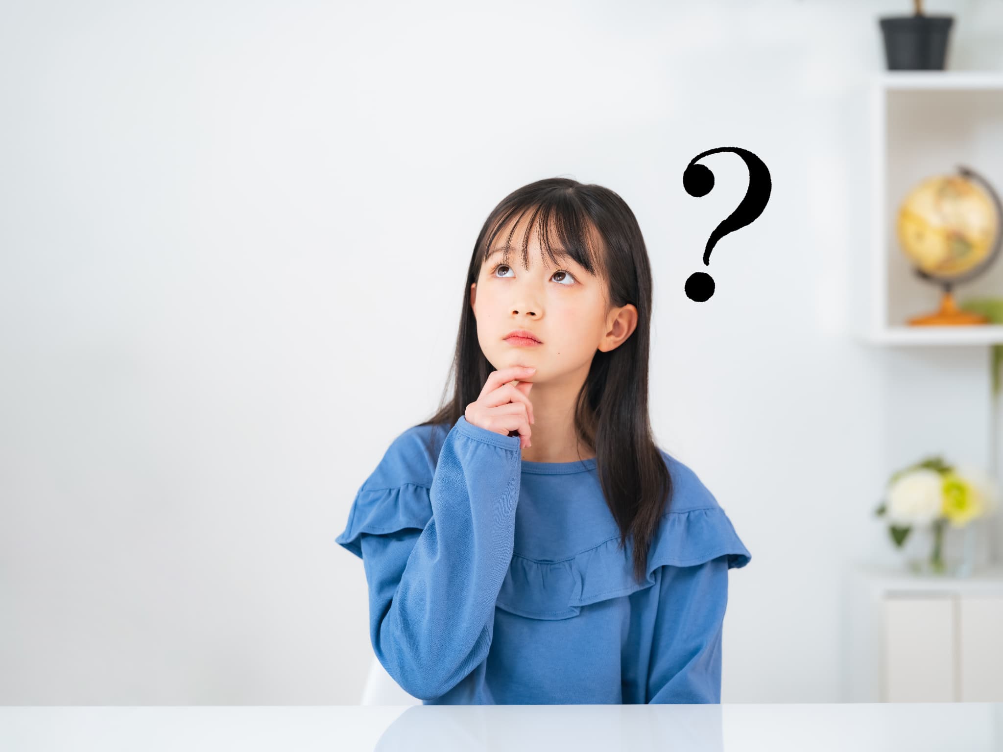 インビザライン・ファーストについて考える女の子